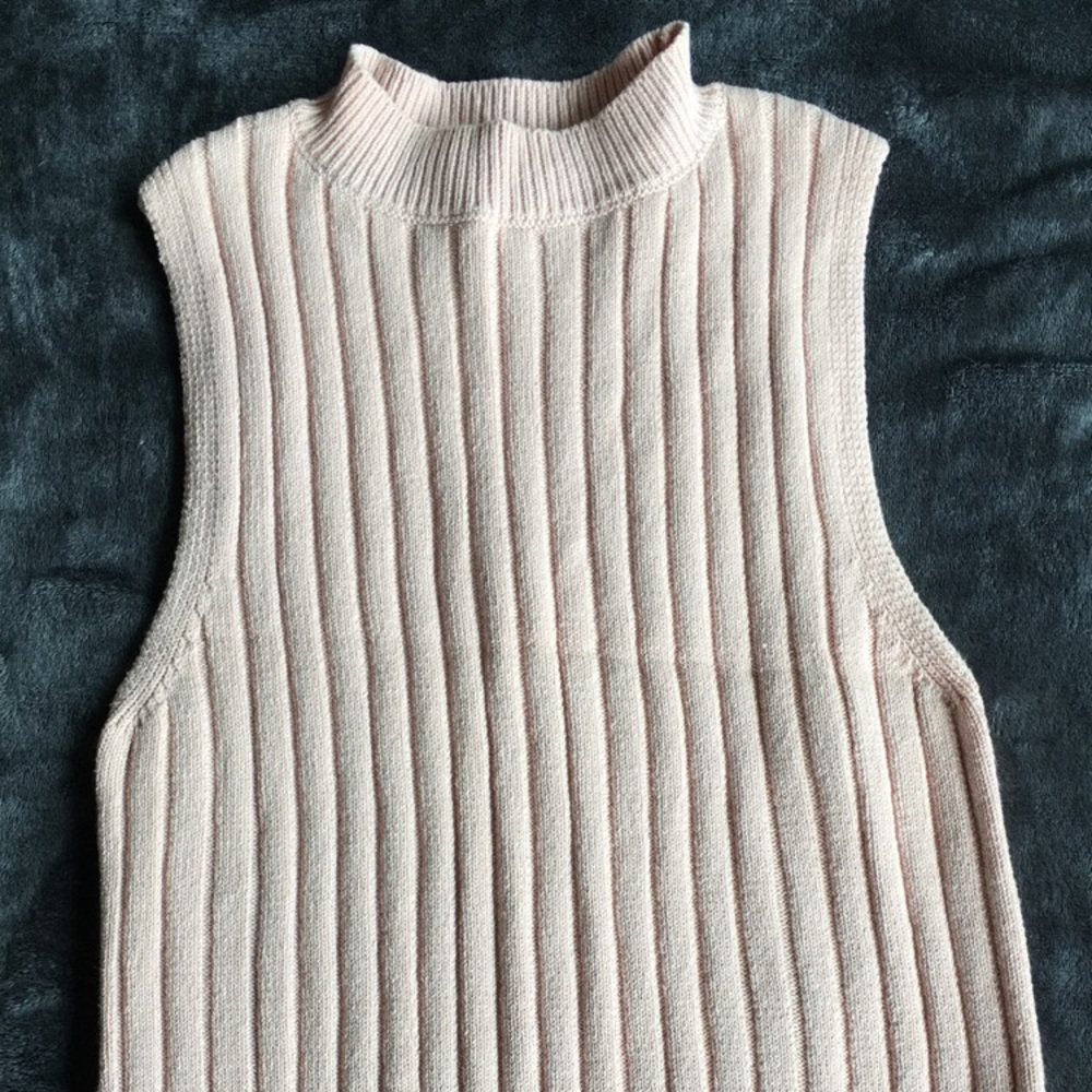 Sleeveless Turtleneck